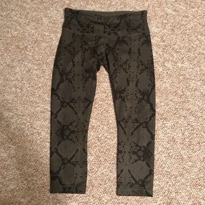 Lululemon snack skin cropped leggings